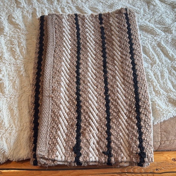 Runner rug - Picture 2 of 2